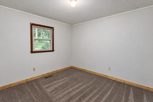 Building Photo - 297 Anderson Ln