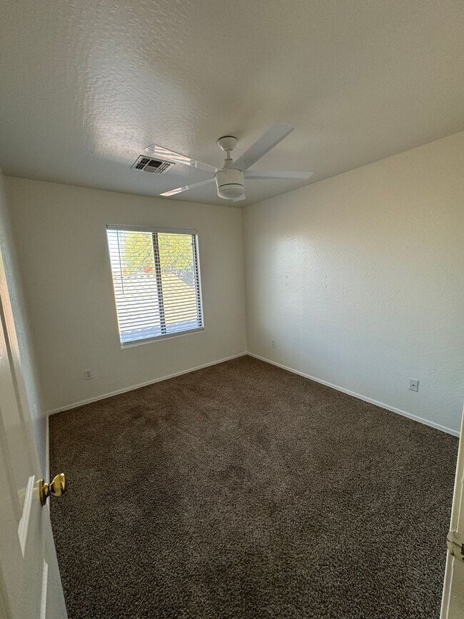 Building Photo - 6412 S 71st Dr