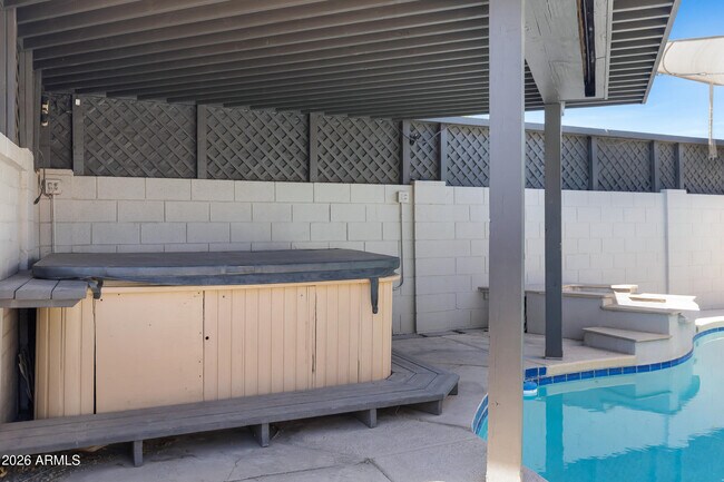 Building Photo - 1627 E Fremont Dr