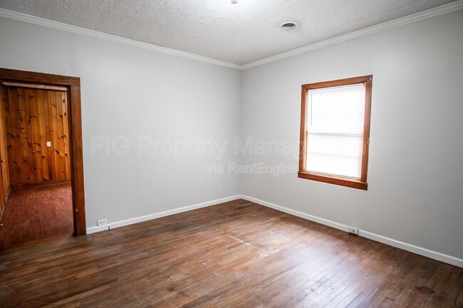 Building Photo - 521 N Chamberlain Ave