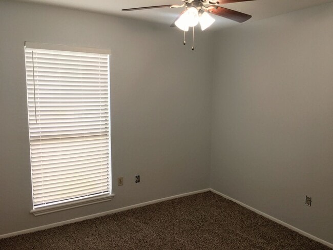 Building Photo - 2924 St Joseph St