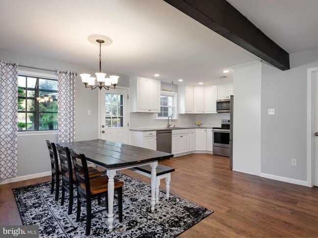 Building Photo - 151 Weedon Ct
