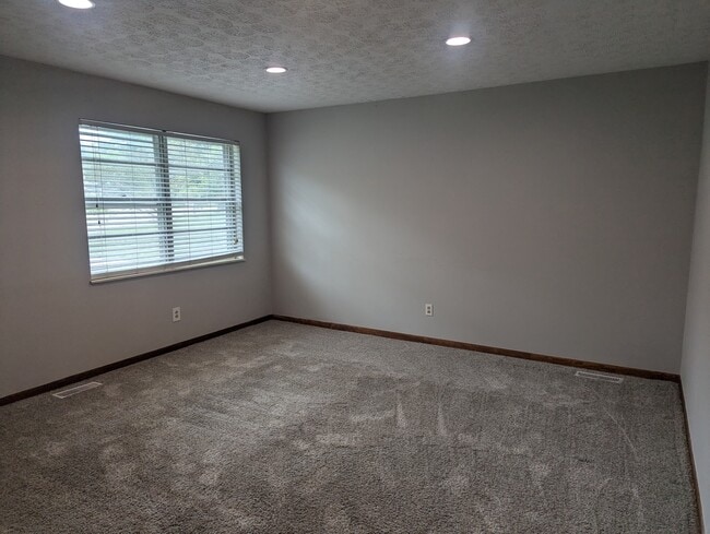 Building Photo - 908 Columbia Rd