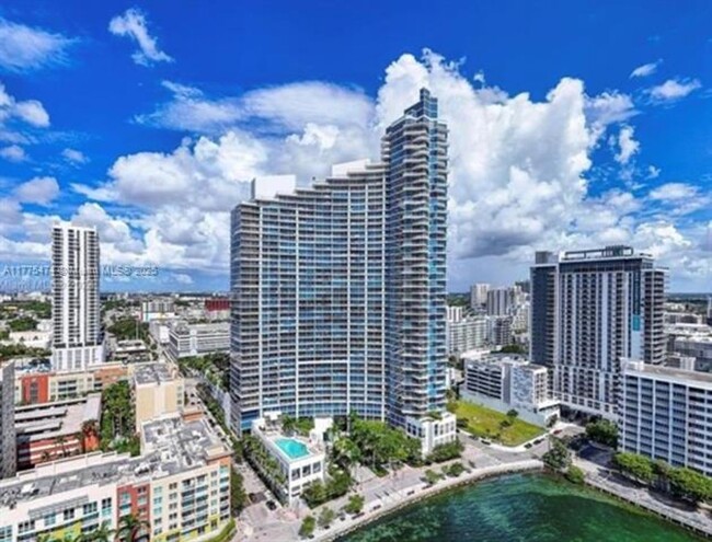 Building Photo - 2020 N Bayshore Dr