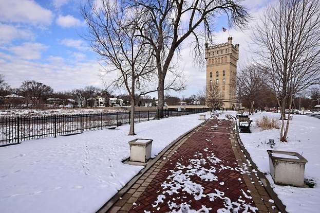 Building Photo - 8010 Riverwalk Dr