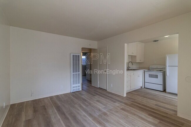 Building Photo - 3814 N California St