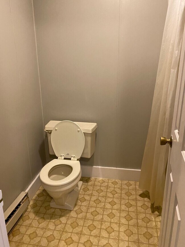 Building Photo - Coming soon! 4 Bedroom Farmhouse for Rent in Shippensburg