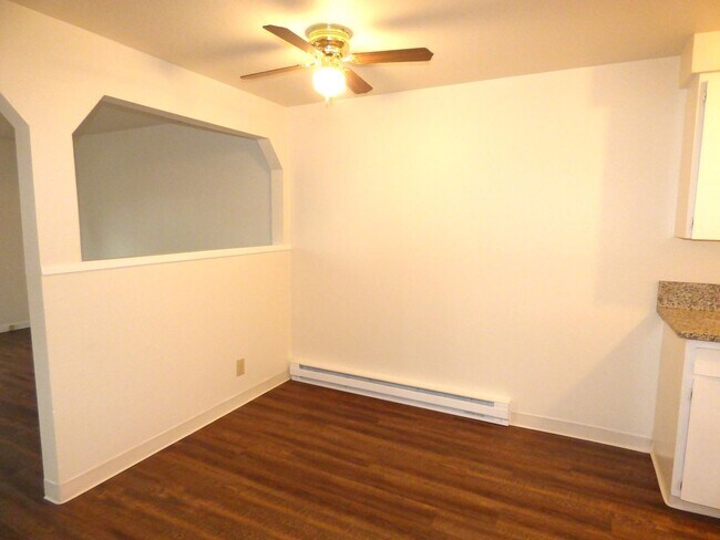 Building Photo - 2 bed 1.5 bath Townhome in Keizer