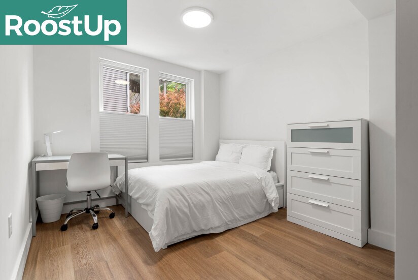 Building Photo - Furnished private bedroom with private ensuite bath