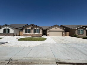 Building Photo - 2042 Sherbrook Ave