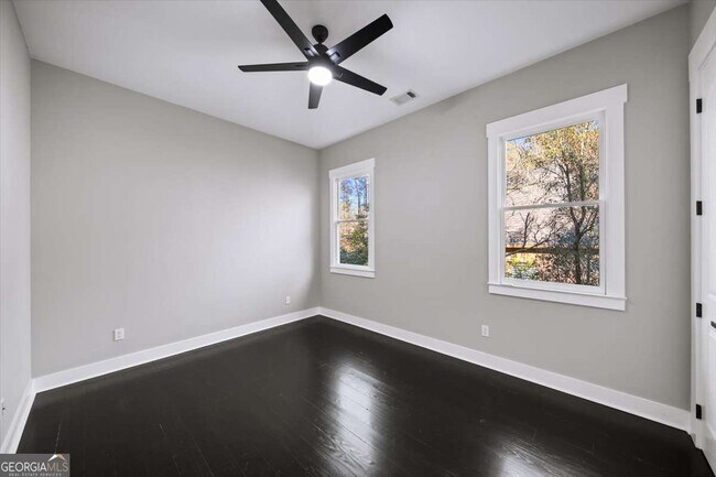 Building Photo - 3040 Wallace Cir SE