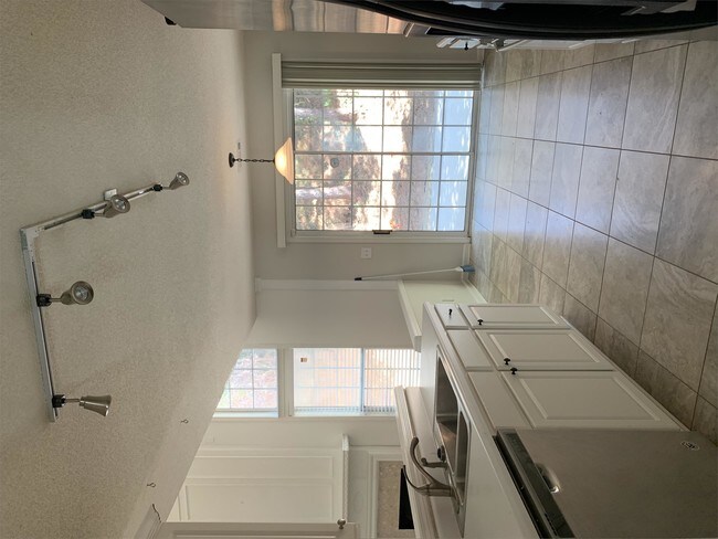 Building Photo - 485 Chippenham Ct