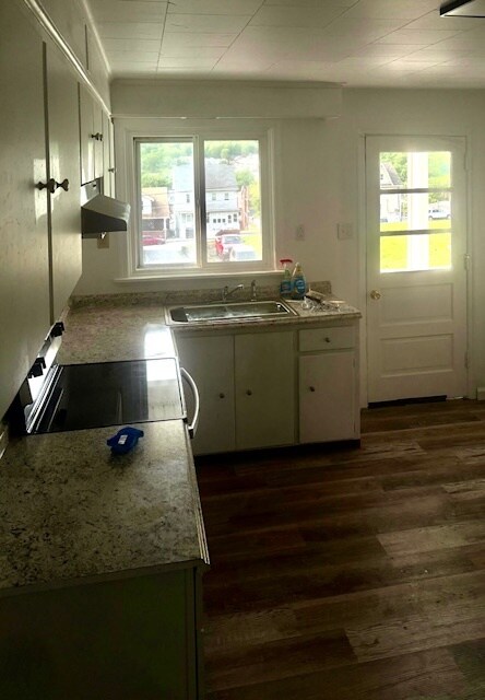 Kitchen stove & refrigerator - 101 W Ridge St