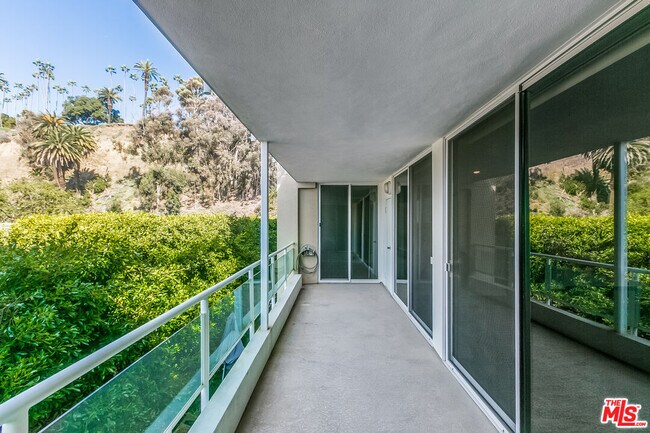 Building Photo - 723 Palisades Beach Rd