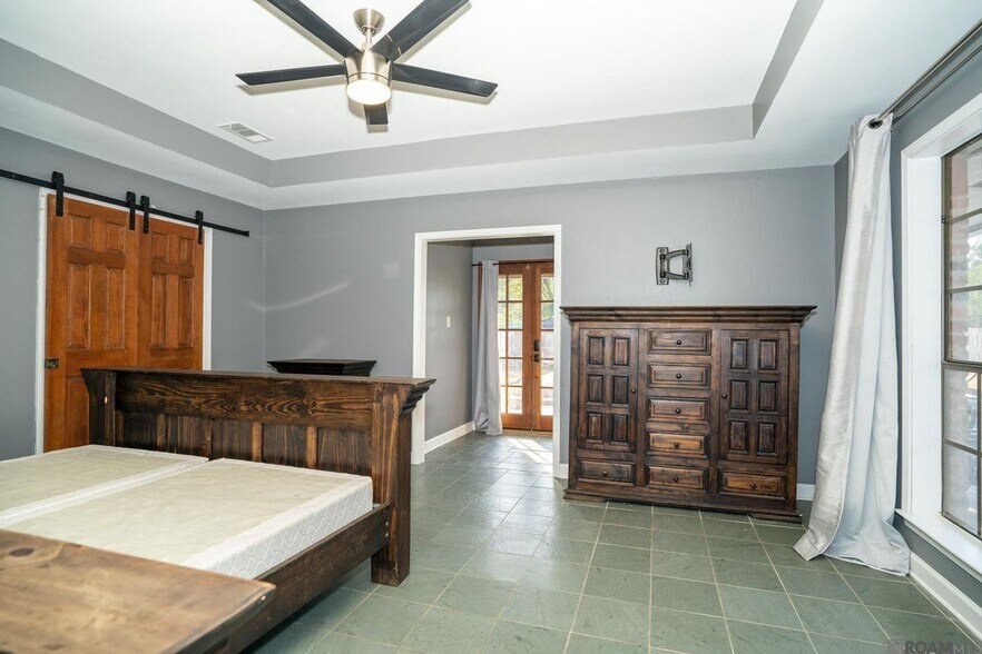 Building Photo - 3736 Sessions Dr