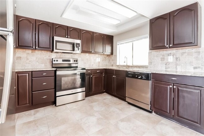 Building Photo - 6230 Westport Dr