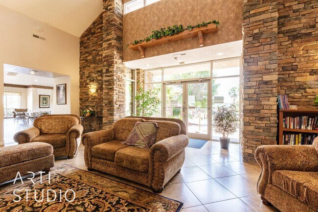Building Photo - Stunning 3-Bedroom Home with Private Backy...