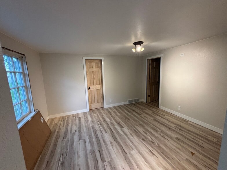 Building Photo - 1701 W Porter St