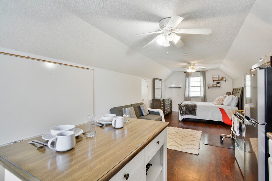 Fully Furnished - 7017 Jefferson Ridge Dr