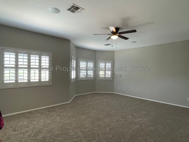 Building Photo - 3632 W Jacksonville Dr
