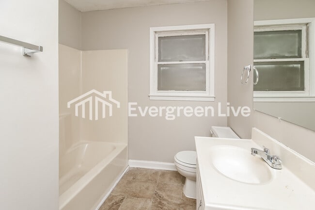 Building Photo - 224 Thomason St