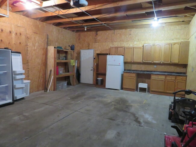 Building Photo - 6948 W Wellington Ave