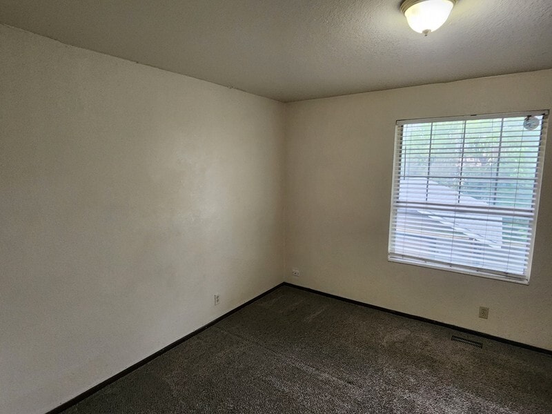 Building Photo - 5610 S 1300 E