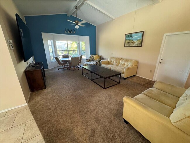 Building Photo - 549 Warwick Ln