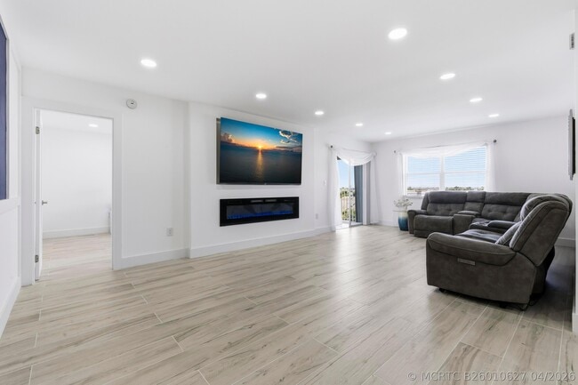 Building Photo - 3520 S Ocean Blvd