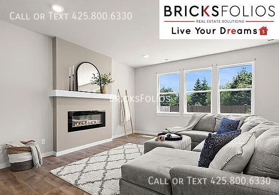 Building Photo - Captivating 5-Bedroom Home with Exceptional Features in Port Orchard.