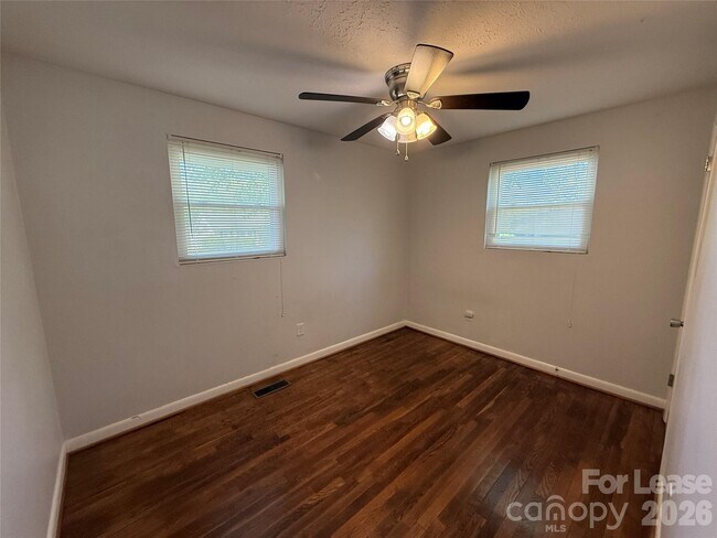 Building Photo - 910 Edgemont Ave