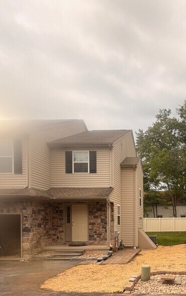 Front Porch - 1575 Sumneytown Pike