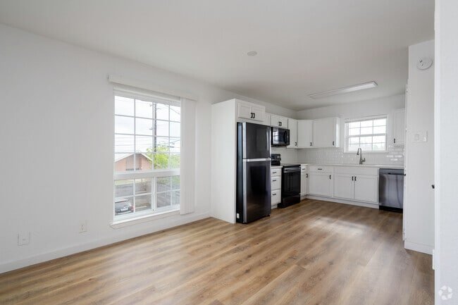 Interior Photo - Cameron Villas