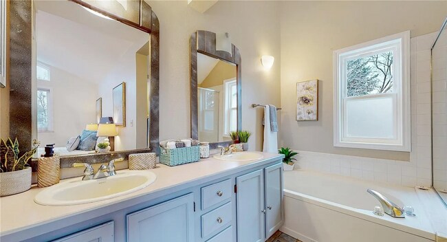 Building Photo - Stunning 5Bed 3.5Bath Modern Home on Spacious Lot in Quiet Boulder Cul-de-Sac