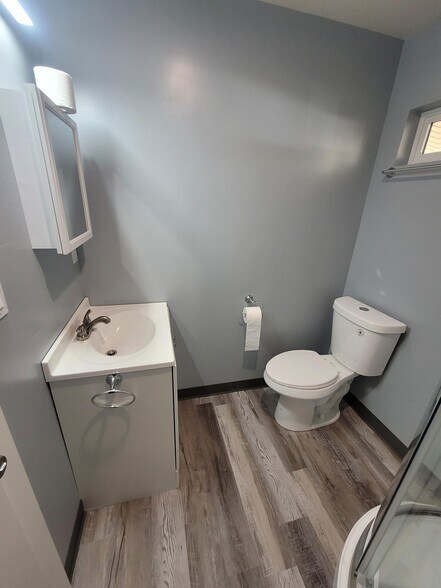 Building Photo - 168 E 70 S