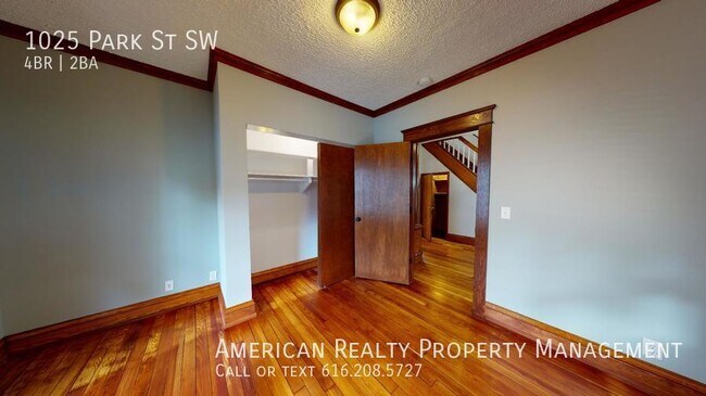 Building Photo - 1025 Park St SW