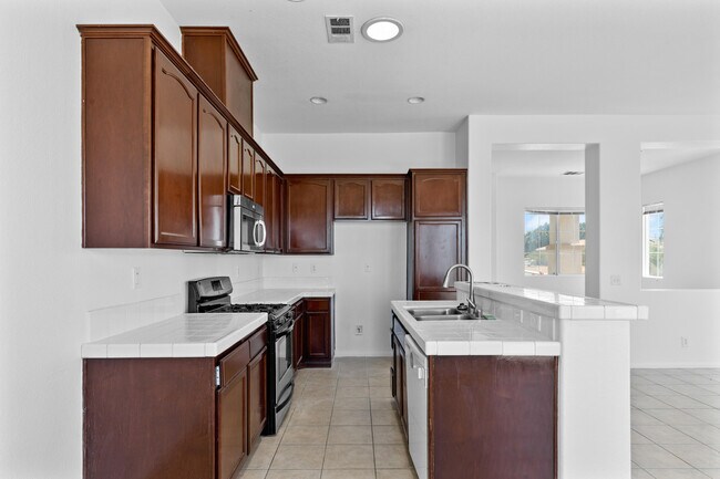 Building Photo - 13897 Mountain Top Dr