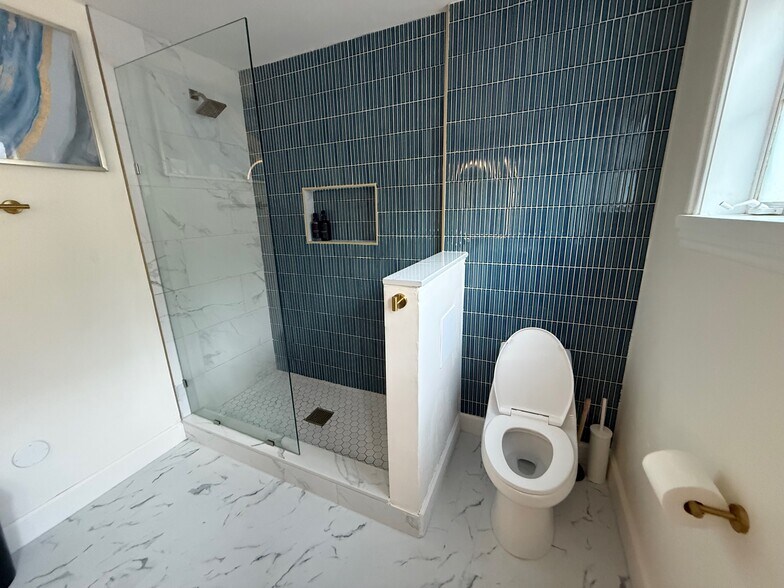 Building Photo - 2924 Piedmont Dr