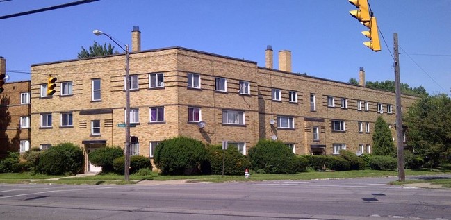 Primary Photo - Elmwood Apartments