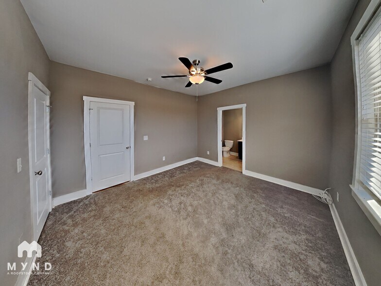 Building Photo - 177 Herring St