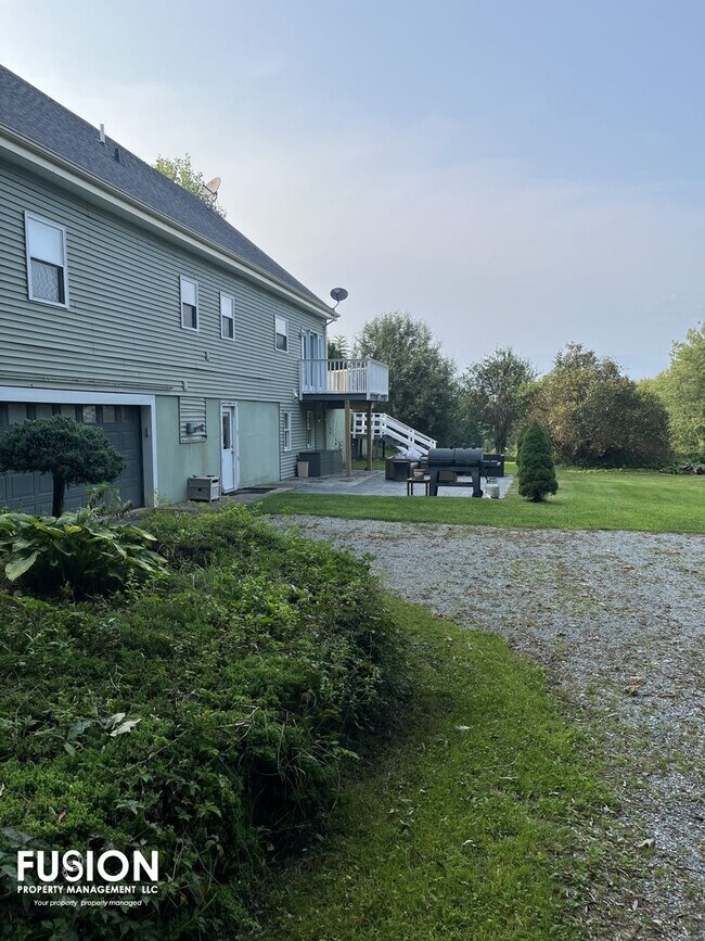 Building Photo - 2331 Oak Hill Rd