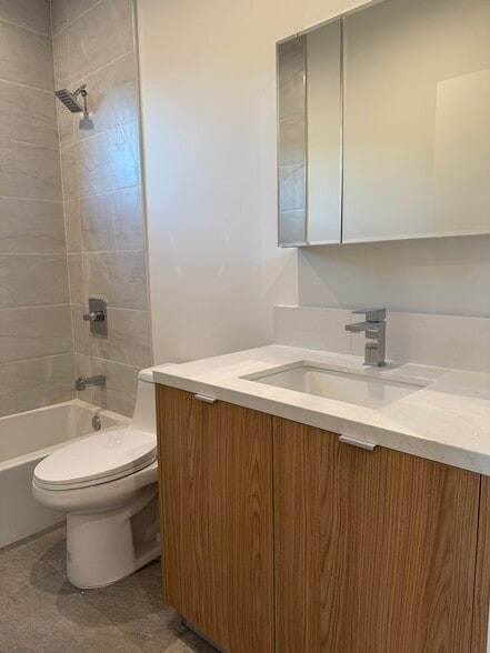 Building Photo - 2520 5th St