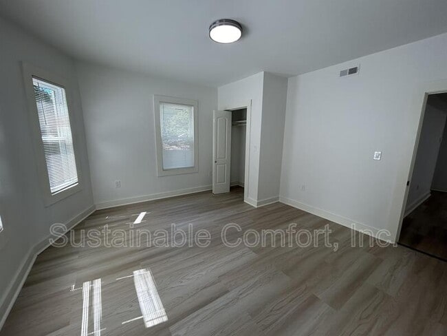 Building Photo - 71 Paine St