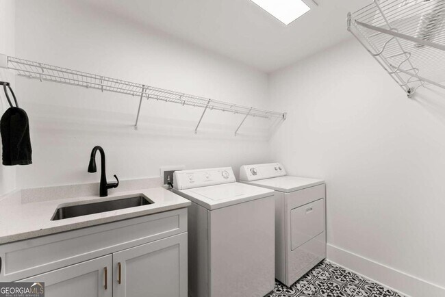 Building Photo - 151 S Pointe Dr