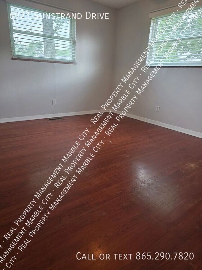 Building Photo - 6921 Sunstrand Dr