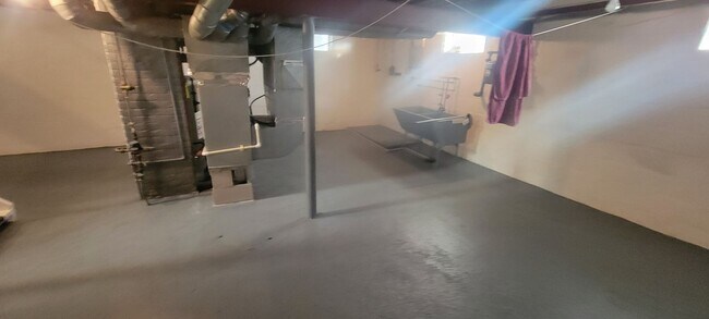 Building Photo - Single 3 bedroom 1 bath home located in Mayfield Hts!