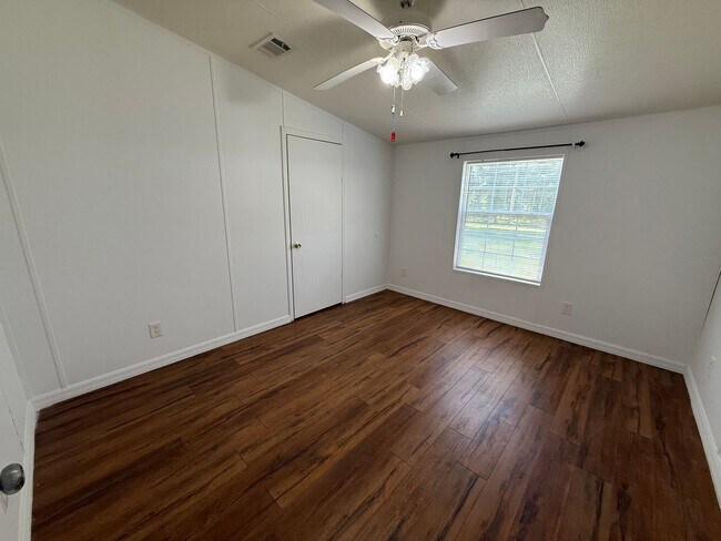 Building Photo - MOVE IN READY 4 Bed 2 Bath on 1 ACRE