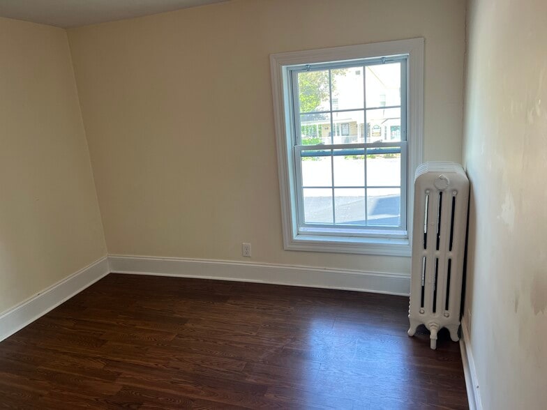 Bedroom - 1143 E Main St
