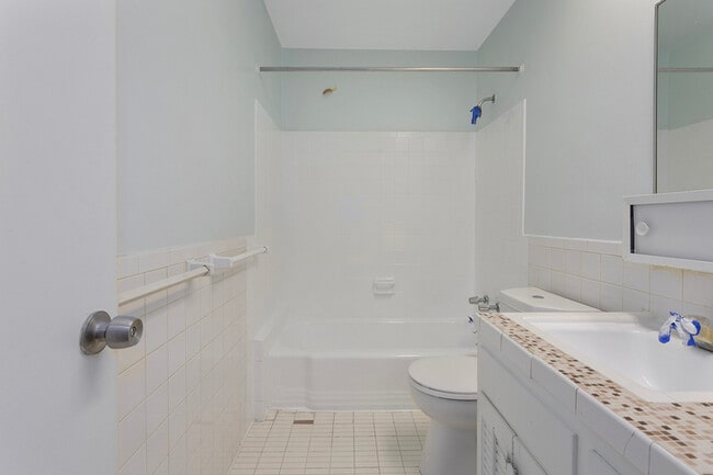 Building Photo - 506 W 89th St