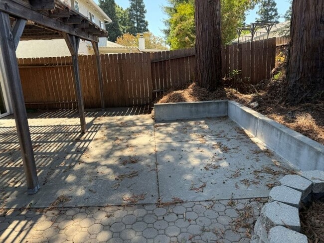 Building Photo - Updated 4 Bedroom 2.5 Bath Vacaville *Star...